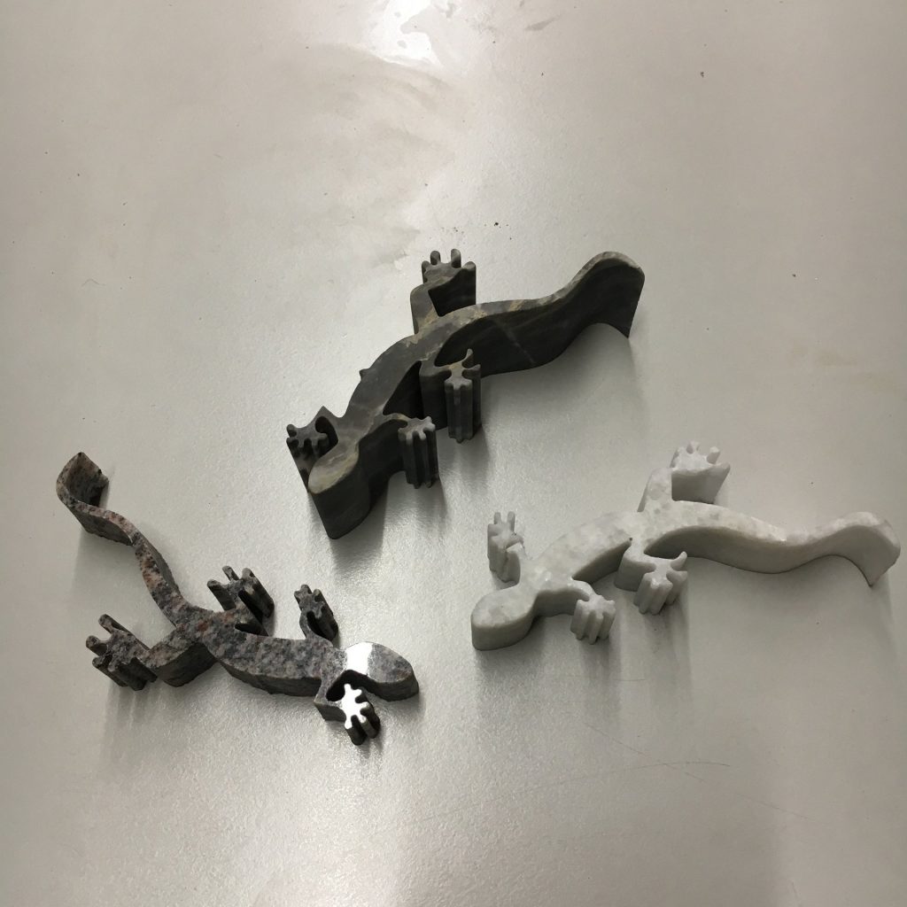 salamander-aus-stein-geschnitten